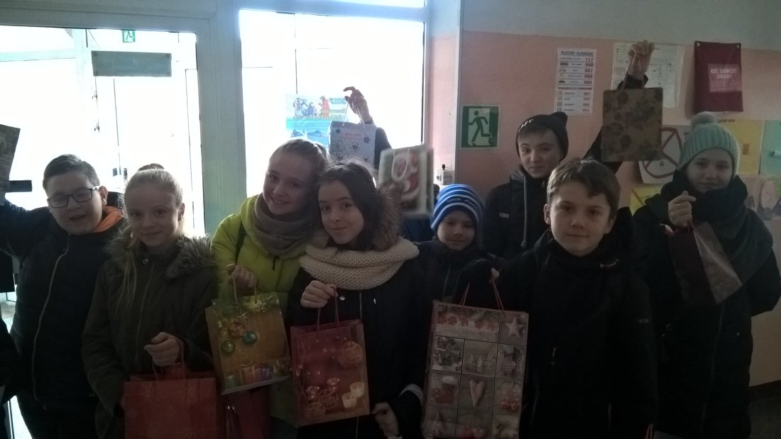 Przedświąteczny wyjazd uczniów Szkoły Podstawowej w Osieczy do Domu Opieki Tęczowa Dolina